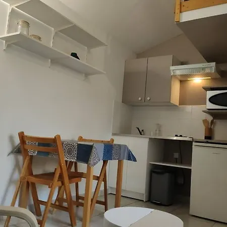 Studio Au Calme Proche Centre Apartment *