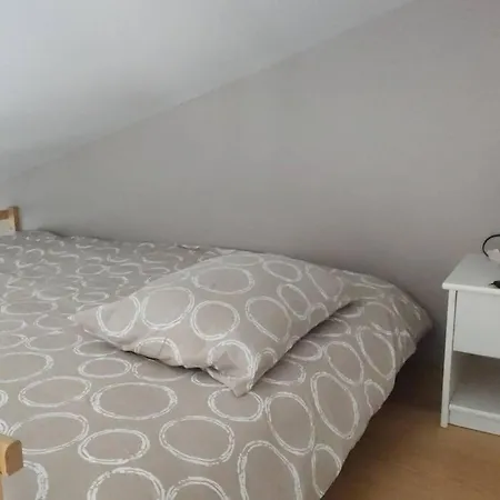 Studio Au Calme Proche Centre Apartment *